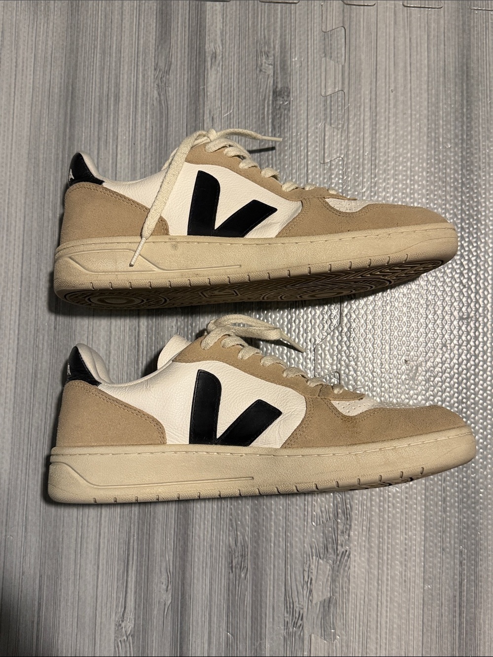 VEJA Men's V-10 Sneakers in Sahara Extra White Black Size 10 - Picture 7 of 9